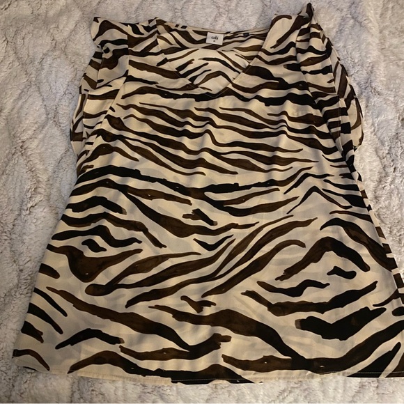 Cabi Zebra Print Top Blouse Womens Medium Brown Tan Flutter Sleeve V Neck Career - Picture 4 of 7